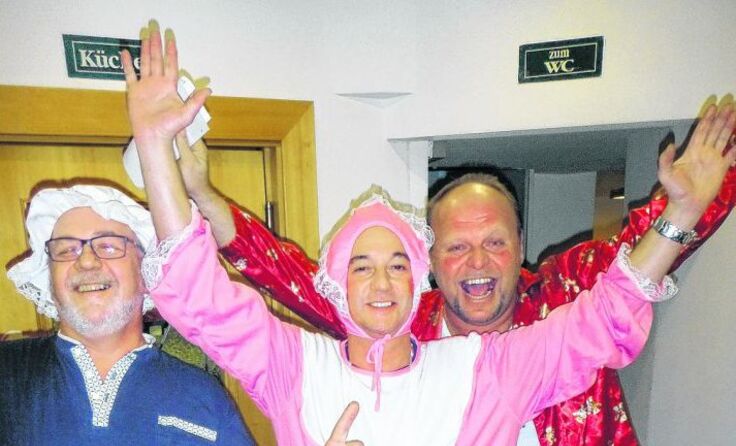 Ausgefallene Pyjamas waren bei der Party der Naturfreunde im Gasthof Schinagl in Klaus zu bewundern.