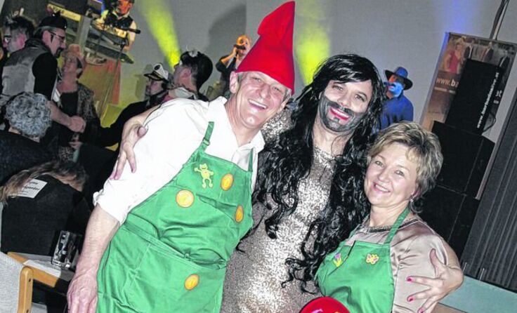 Gerhard (li.) und Christine Obernberger (re.) mit Conchita Wurst (Mitte) * alle Fotos: Hiebl