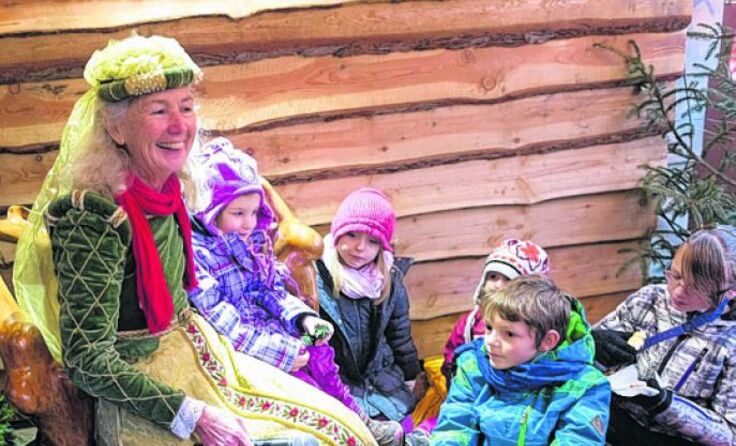 Elisabeth Nieskens erzählt spannende Märchen in Vorderstoder. * Foto: T-Man