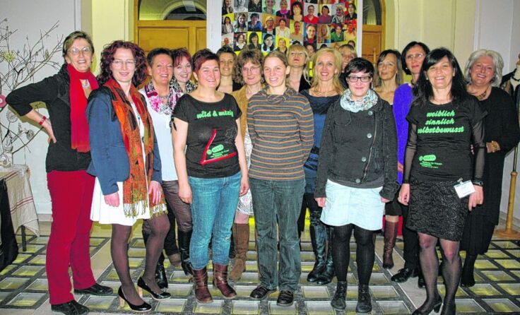 Künstlerinnen zeigen bis 10. April im Rathaus Kirchdorf ihre kreativen Werke.