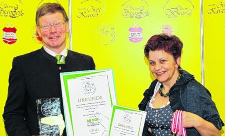 Manfred und Johanna Reiter (Rosenauer Quellfisch) mit dem Fischkaiser