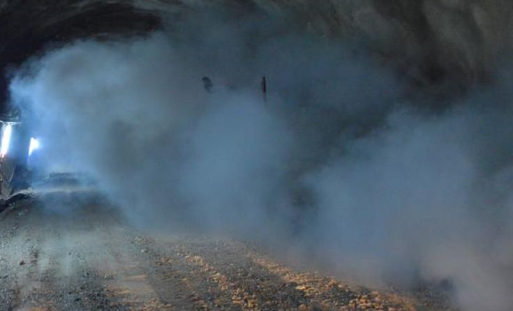 Im verrauchten Sperring-Tunnel führten die Feuerwehren eine Übung durch. * Foto: Haijes