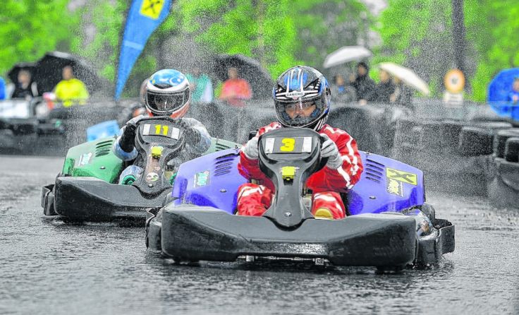 Trotz des schlechten Wetters glühten die Motoren beim Kartrennen in Steyrling. Foto: KVK