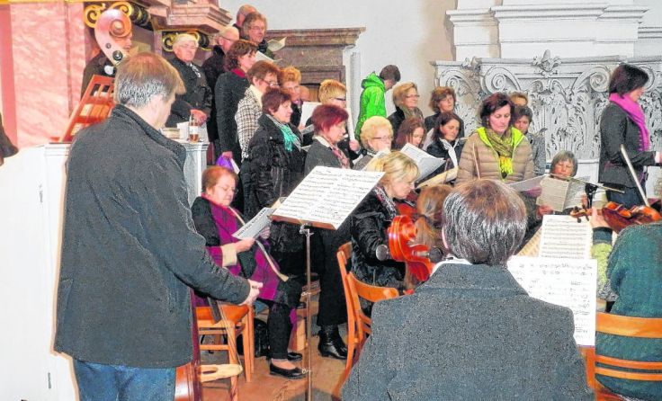 Der Spitaler Kirchenchor gab Joseph Haydns „Kleine Orgelsolomesse" zum Besten.