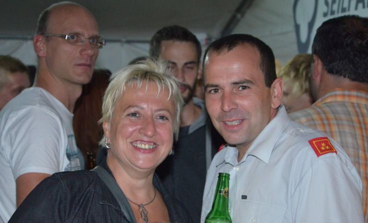 Claudia Rinner mit dem Feuerwehrkommandanten Gerald Mißbichler
