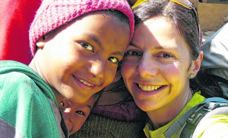 Gerlinde Kaltenbrunner begleitet die 24-Stunden-Wanderung für Nepal. Foto: Ralf Dujmovits