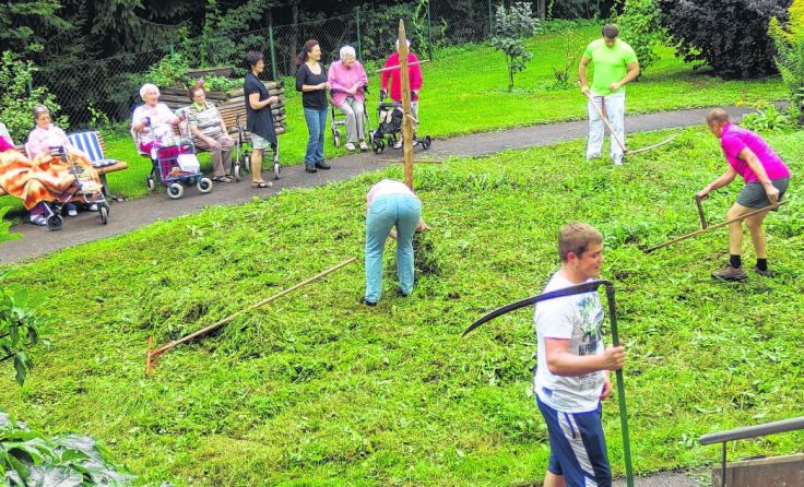 Im Alten- und Pflegeheim Grünburg wird traditionelles Handwerk gelebt.