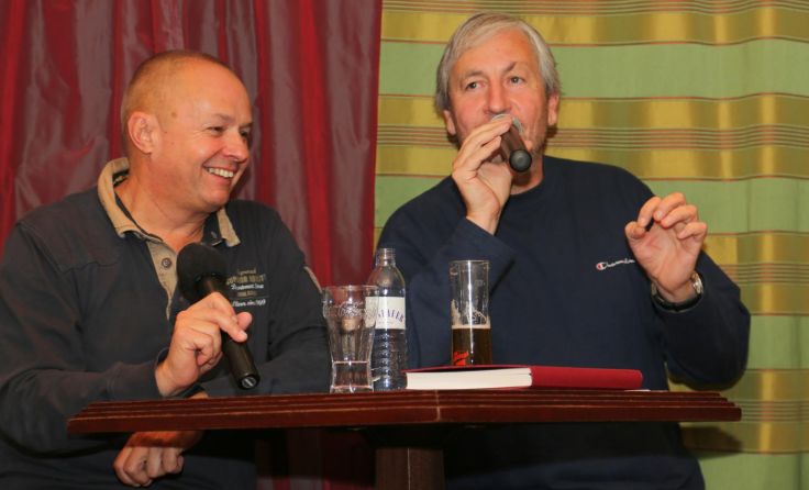 Raimund Baumschlager beantwortete die Fragen von Heinz Andlinger. Foto: Helmut Dietmaier