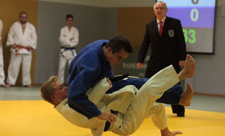 Der in dieser Saison noch ungeschlagene Kevin Kranawetter (in Blau), Foto: regionalinfo.24