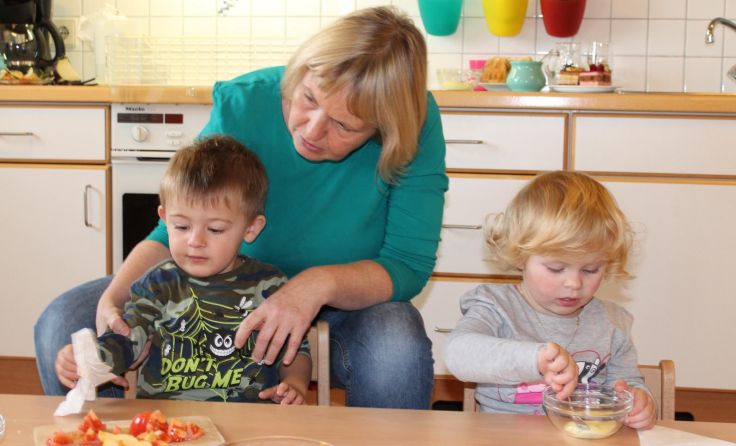 Beim gemeinsamen Essen, Foto: Egelseder
