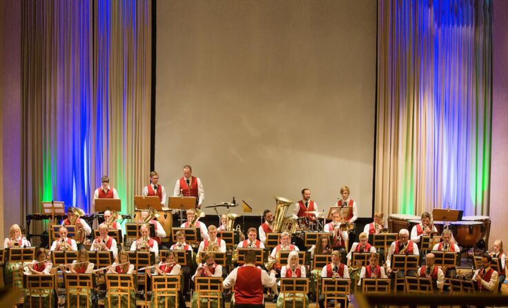 Die Marktmusikkapelle Micheldorf spielt bekannte Hits wie „Auf uns".
