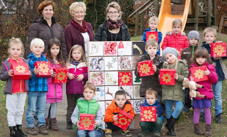 Die kreativen Bastler mit dem Adventkalender Foto: Klaus Mitterhauser Fotografie