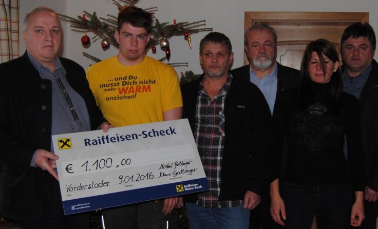 Norbert Spießberger und Klaus Gattinger überreichten die Spende.