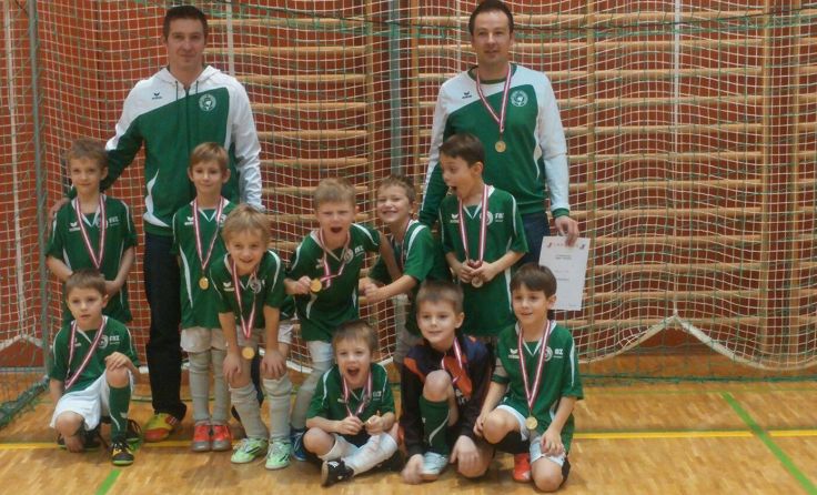 Die Freude ist sichtlich groß beim im Nachwuchsturnier ungeschlagenen U7-Team von Micheldorf.
