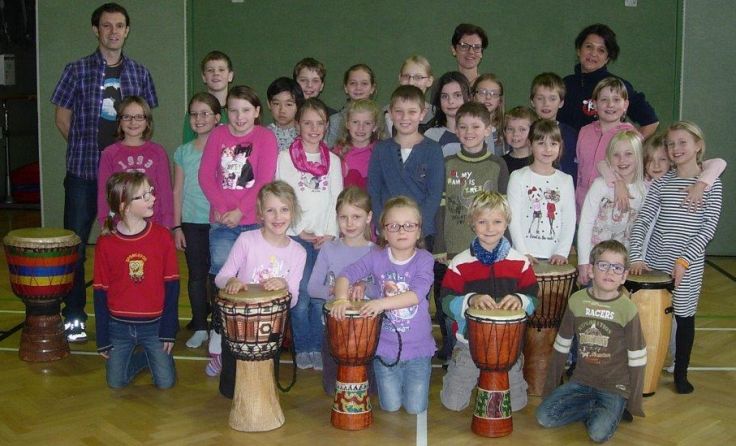 Die Schüler der Musikvolksschule Klaus hatten viel Freude beim Trommeln, Singen und Tanzen.