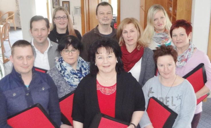 Als Dankeschön für ihren Einsatz bekamen die Gemeinderäte eine Arbeitsmappe.