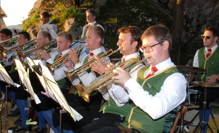 Beim Konzert des MV Weinzierl-Altpernstein erleben die Besucher „Lichtblicke“.