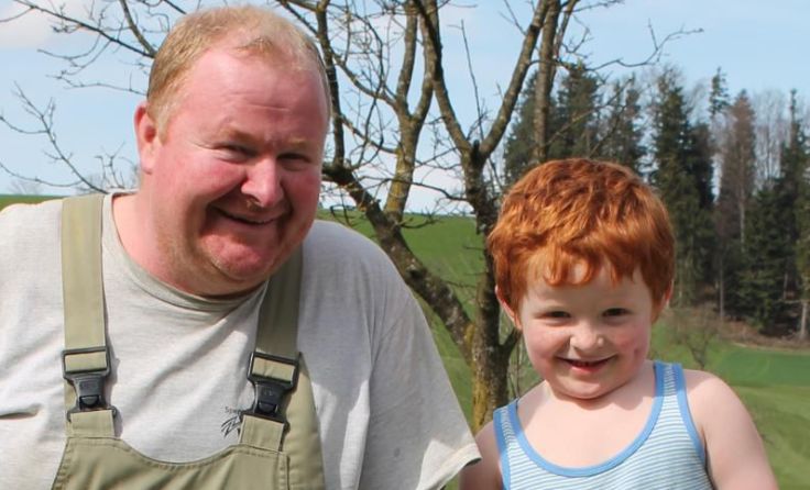 Ortsbauernobmann Robert Pernegger mit seinem Sohn Robert, Foto: Egelseder