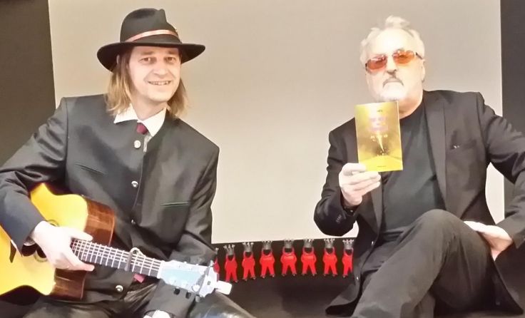 Liedermacher und Musiker Thomas Parzer und Autor Kurt Schiffel (v. l.)