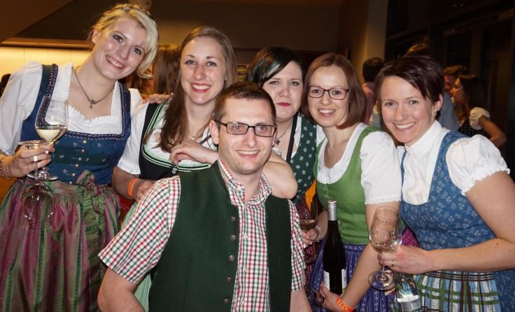 Gute Stimmung herrschte beim Ostertanz im Kulturhaus Römerfeld.