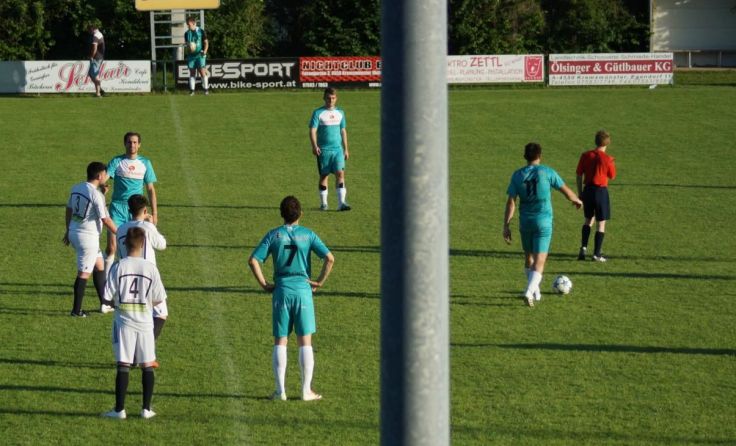 In den letzten drei Minuten wurde der Ball nur noch innerhalb der eigenen Reihen herumgeschoben.