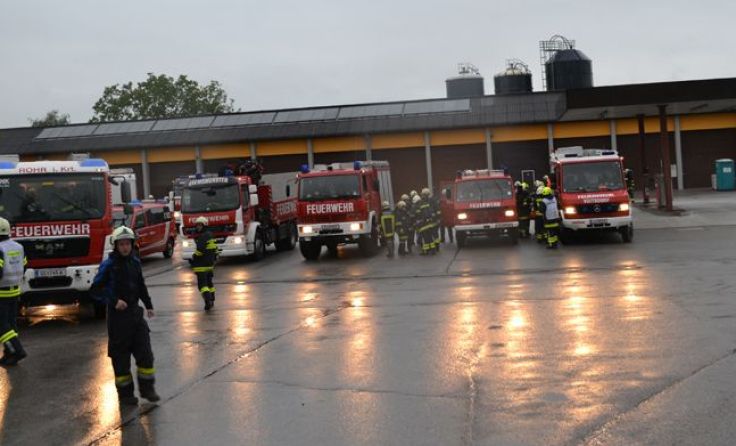 Die Feuerwehren übten einen Brand im Bürogebäude. Foto: FF-Kremsmünster