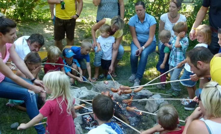 Der Musikverein Steinbach/Steyr lädt zum gemeinsamen Knacker grillen ein.