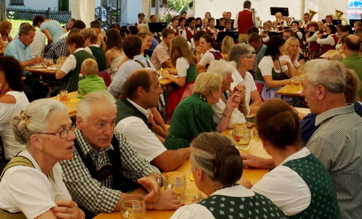 Gemütliches Beisammensein beim Pfarrfest in Windischgarsten.