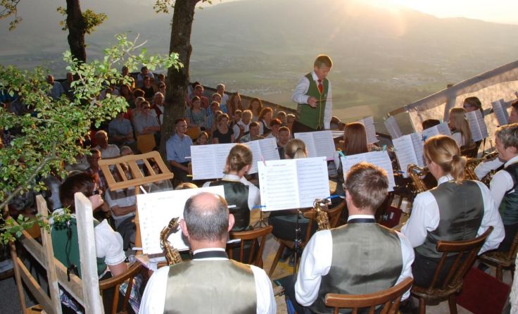 Der Musikverein Weinzierl-Altpernstein lädt zum Konzert ein.