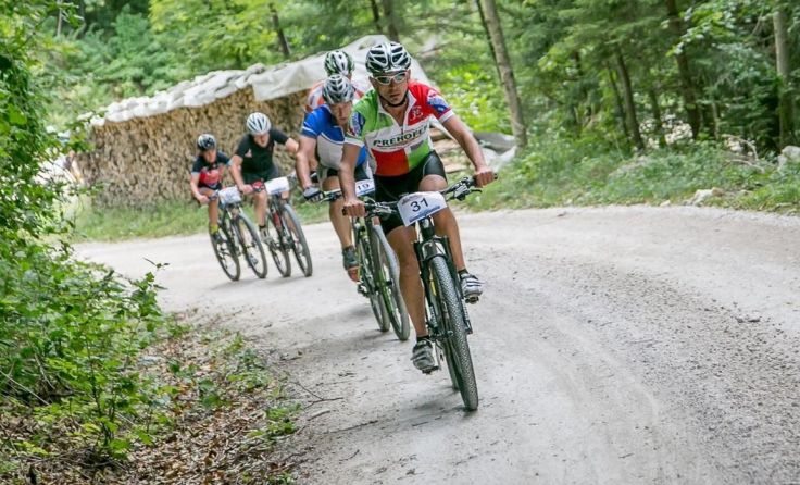 Beim Mountainbike-Bergrennen wird kräftig in die Pedale getreten. Foto: Martin Petz