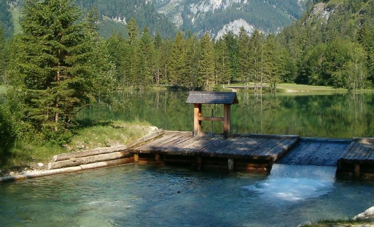 Die Trachtenmusikkapelle Hinterstoder lädt zur Bläserklangwolke am Schiederweiher.
