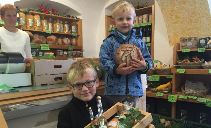 Die Spitaler Bäuerinnen bieten im Dorfladen regionale Produkte an.
