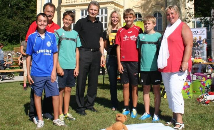 2011 war ÖGB-Präsident Erich Foglar (4. v. l.) beim Familienfest in Roßleithen zu Gast.