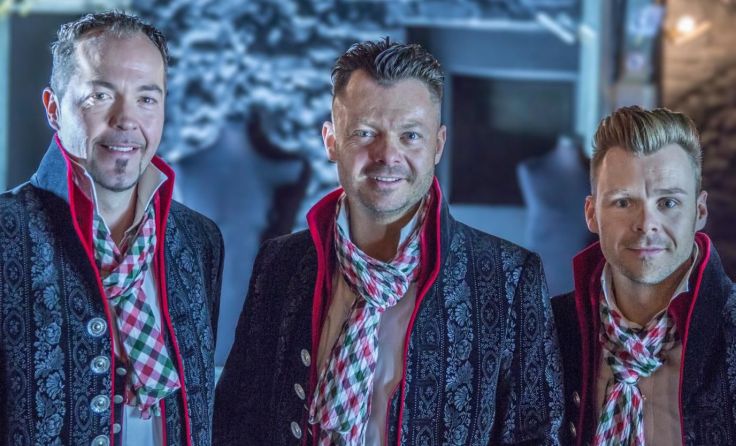 Die Partyband Wahnsinns 3 sorgt beim Jubiläumsfest für Stimmung im Festzelt.