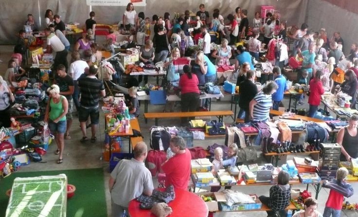 Kinder versuchen sich in Leonstein als Hobbyhändler und Schnäppchenjäger.