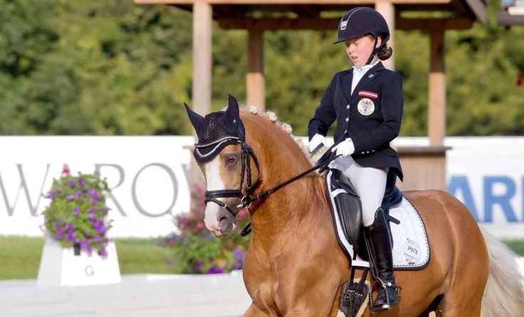 Lilly Messner mit ihrem Pony "Helios B", Foto: Michael Rzepa