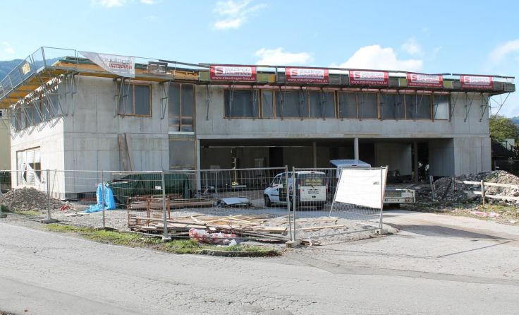 Das Dach des neuen Gemeindeamtes ist bereits fertig. Foto: Egelseder
