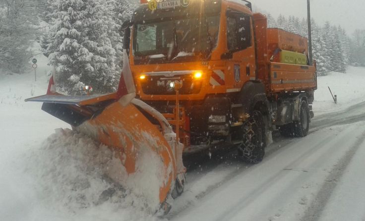 Im Winter werden 150 Straßenkilometer vom Bauhof Molln geräumt.