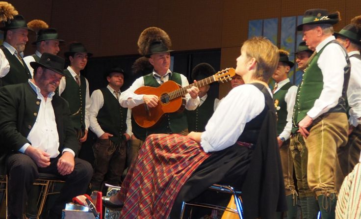 Zahlreiche Besucher lauschten den Klängen von namhaften Musikgruppen.