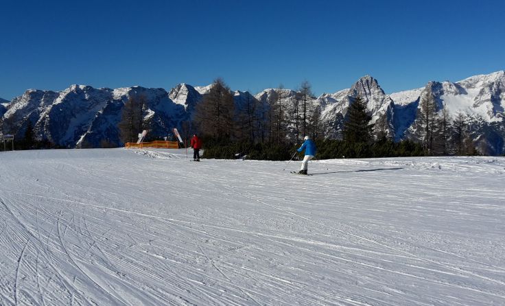Die Bergbahnen investierten wieder in die Skigebiete im Bezirk. Foto: HIWU