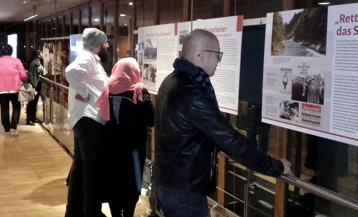 Besucher der Ausstellung, Foto: frei-wild