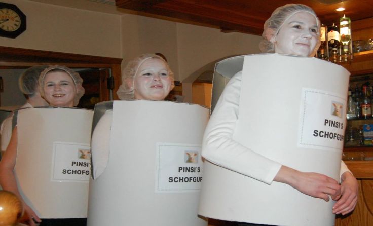 Beim Faschingskehraus sind kreative Verkleidungen zu sehen. Foto: Brandstätter