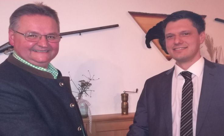Reinhard Resch übergibt die Tätigkeit als Obmann an Werner Fischer (r.)