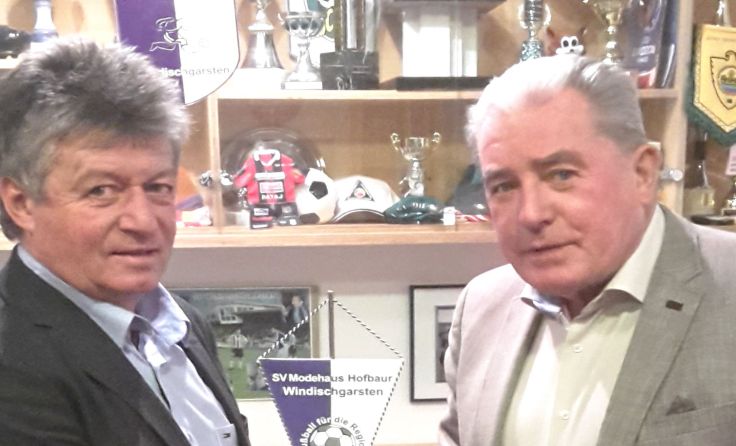 Übergabe von Rudolf Schmid (r.) an Obmann Heinz Stangl