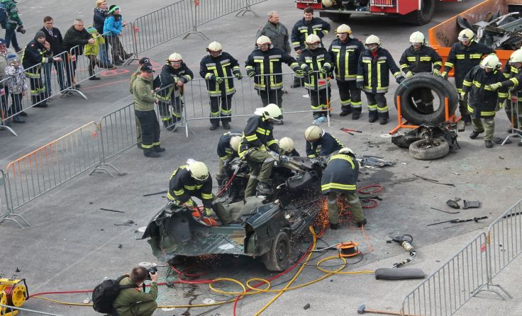 Die Feuerwehrmitglieder zeigen ihr vielfältiges Können. Foto: Egelseder