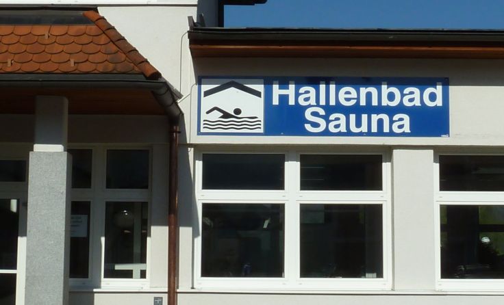 Die Mollner kämpfen nun beim Land OÖ um ihr Hallenbad.