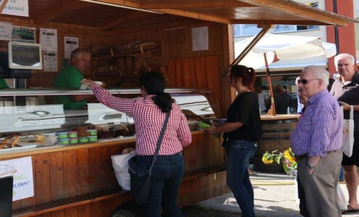 Familie Schreiner verkauft ihre Produkte am Bauernmarkt in Kremsmünster.