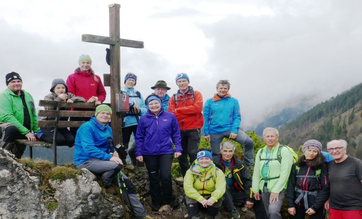 Die Teilnehmer der Erstbegehung beim Karlkreuz (1220 Meter)