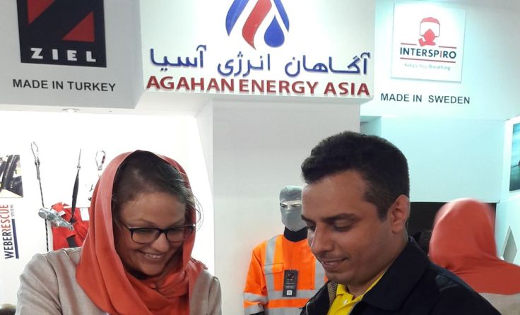 Vertriebsleiterin Martina Fuxjäger am Stand von Agahan Energy Asia