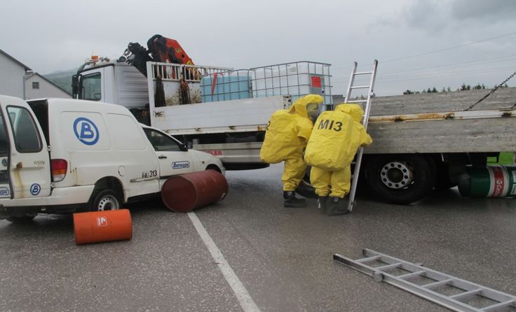 Die FF Micheldorf übte einen Einsatz zum Thema "Gefährliche Stoffe". Foto: Jack Haijes
